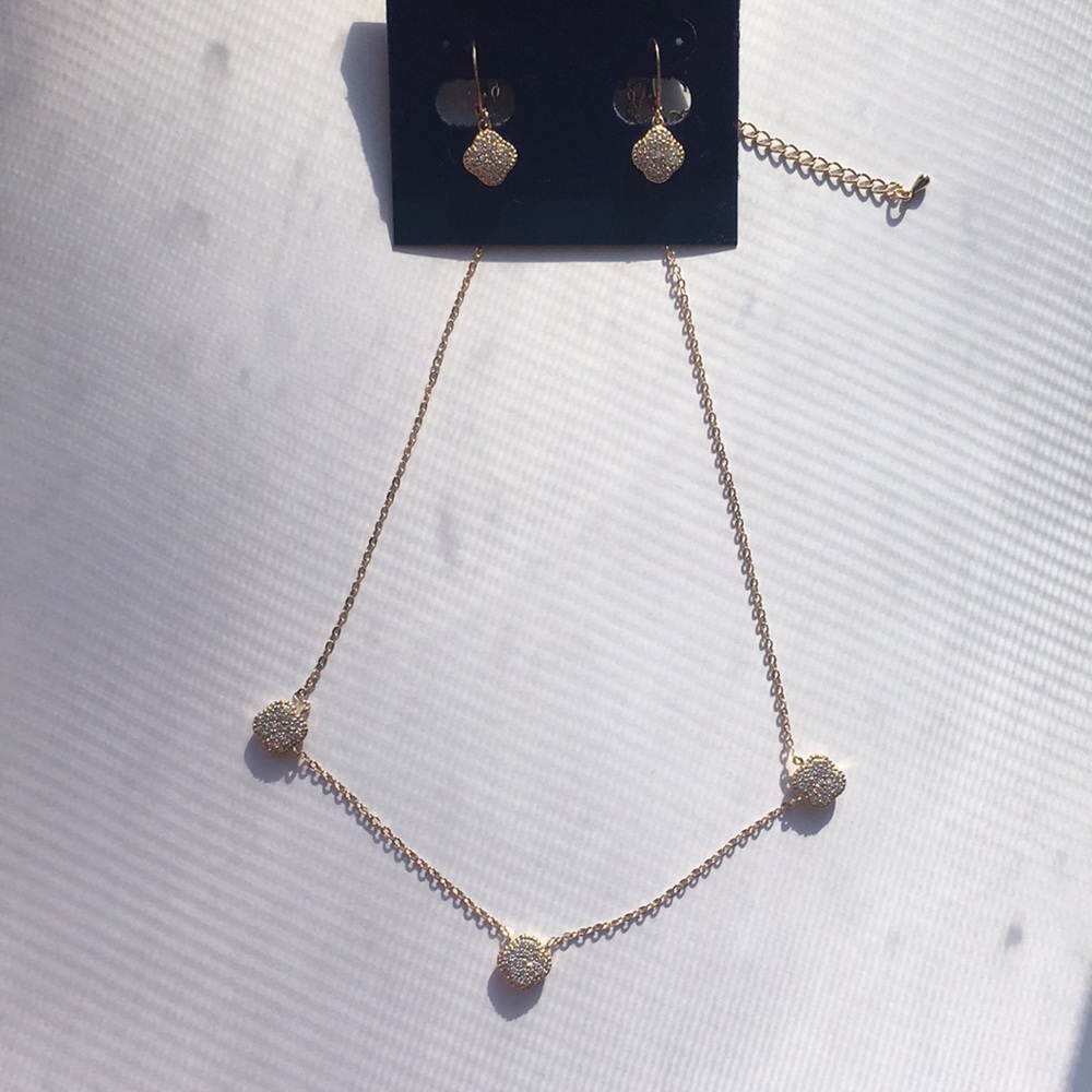 Dainty clover necklace set